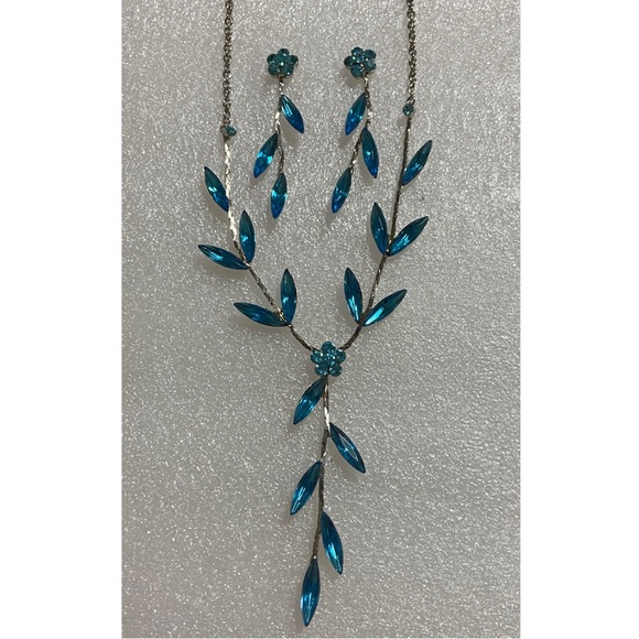 Jewelry - Aqua BLUE ROSE ACRYLIC CRYSTAL NECKLACE AND EARRINGS SET